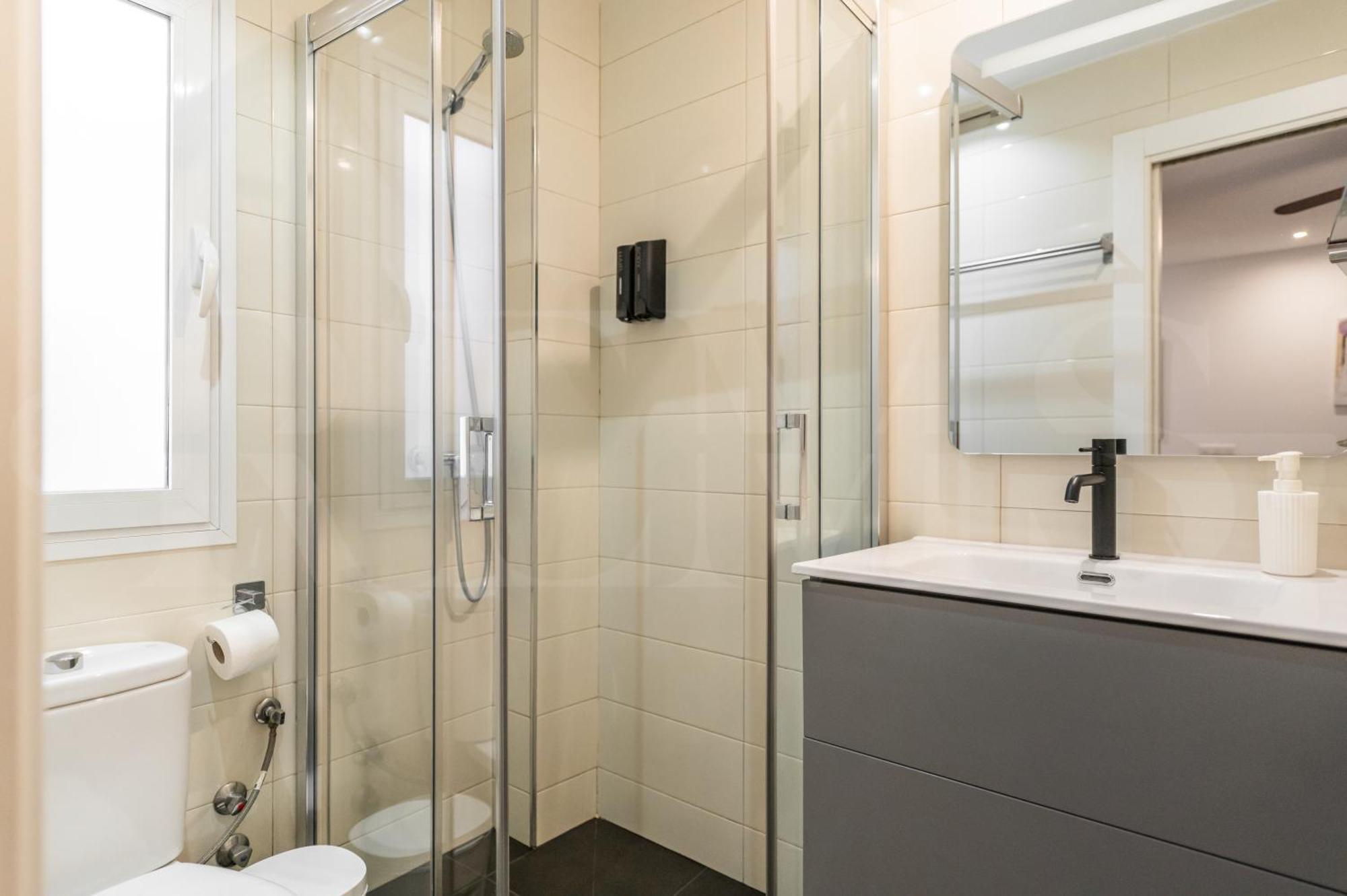 Appartamento Minimalist In The Heart Of By Rems *