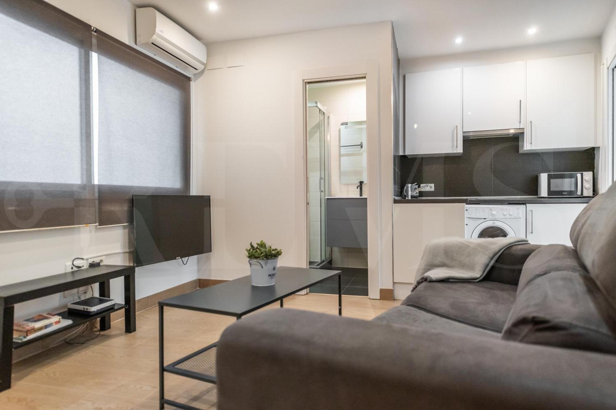 Minimalist In The Heart Of By Rems Appartamento